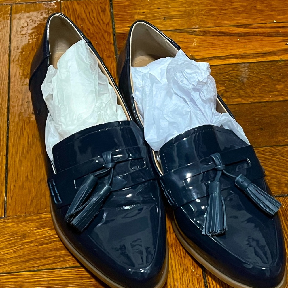 Tahari Lainey navy blue loafers patent leather